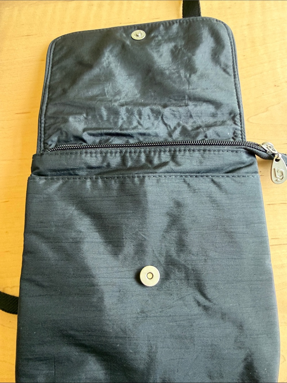 🆕 BAGGALLINI Flap Crossbody Black - Picture 5 of 7